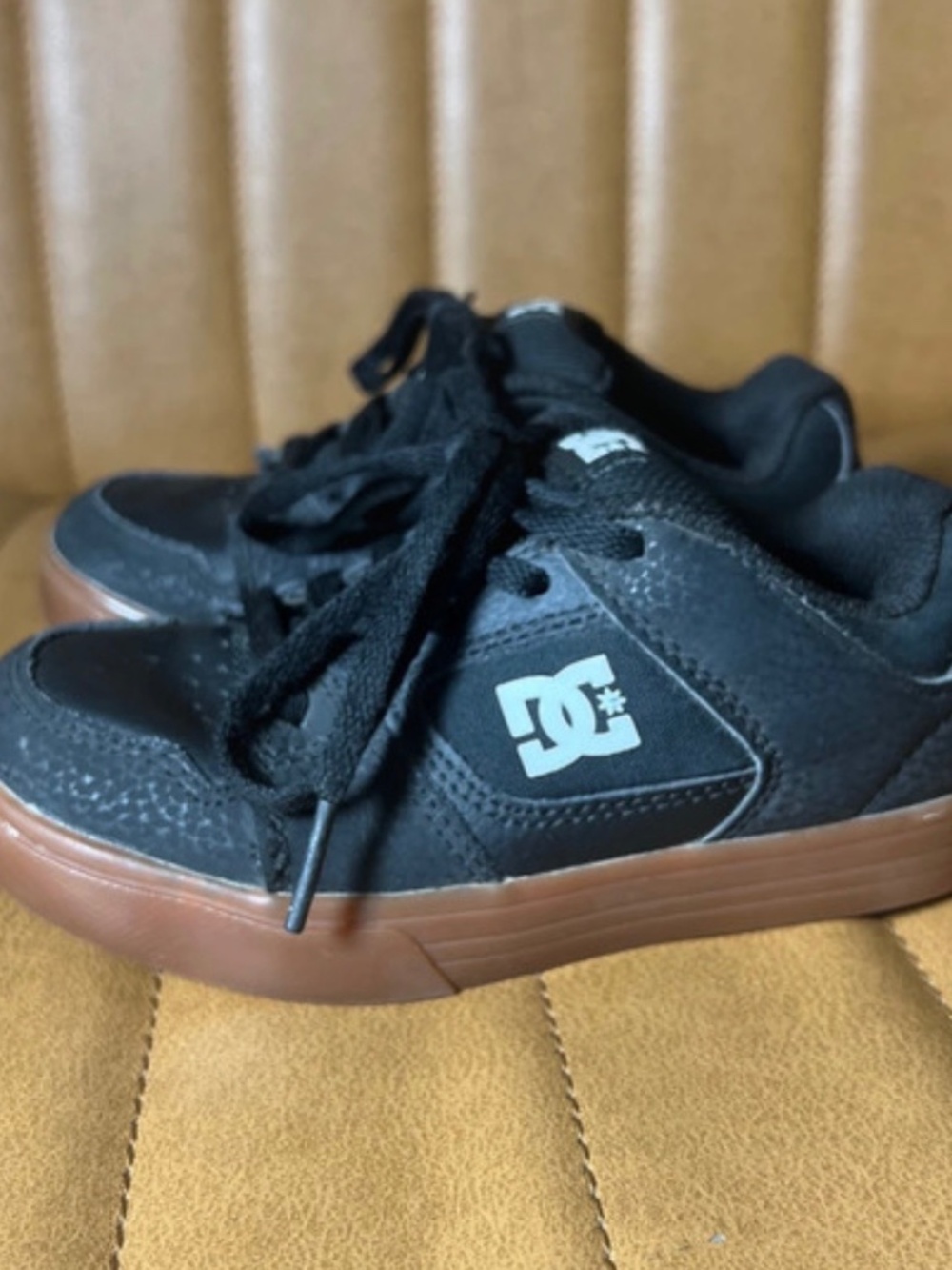 DC Shoes Youth Emery RS Black Gum Sole Skate Sneakers Size 11 Kids